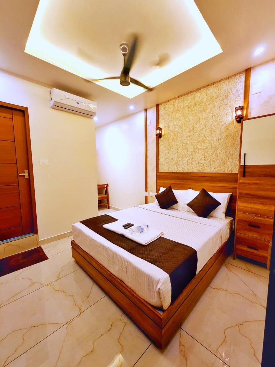 Hotel Apsara Residency à Perintalmanna Extérieur photo